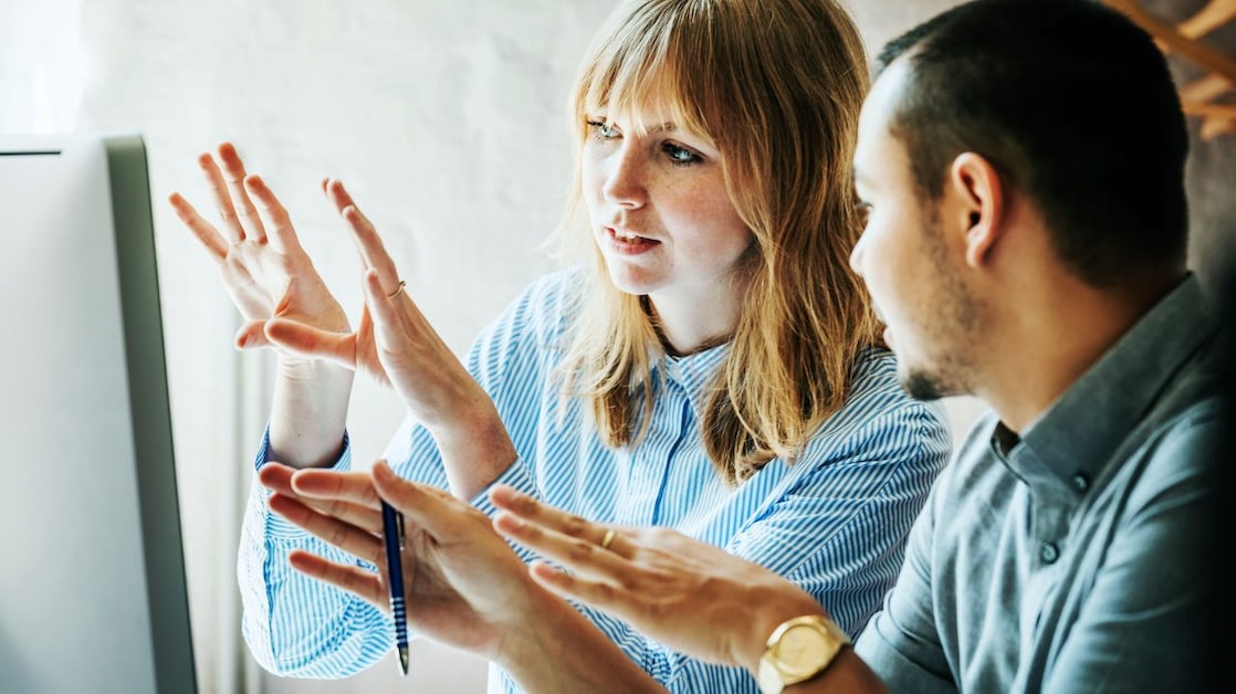 Two business colleagues in conversation