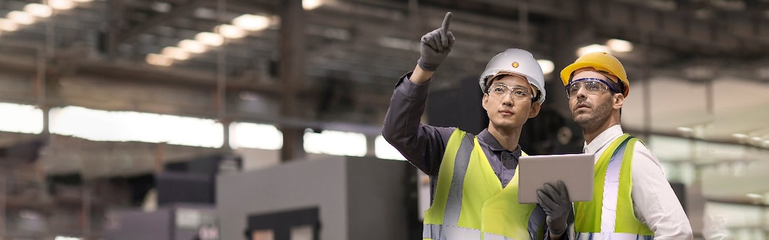 Shell Lubricant Expert helping a facility manager optimise operations