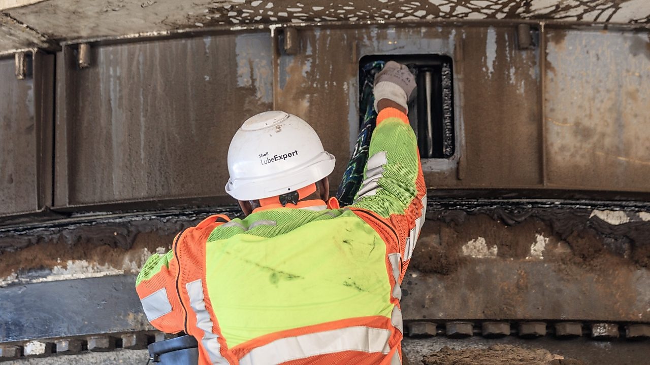 Shell Mining Lube Expert working on Mining industry equipment